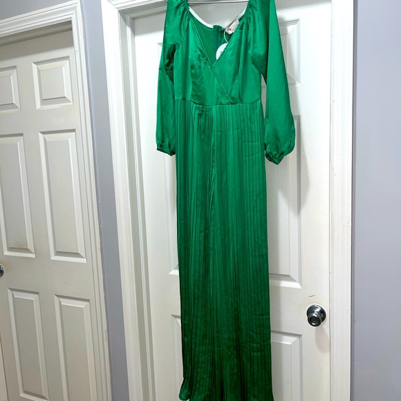 Boohoo Pants - Boohoo dressy emerald green satin pleated jumpsuit